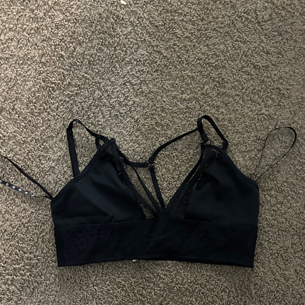 Missguided + Black Strappy Lace Bralette